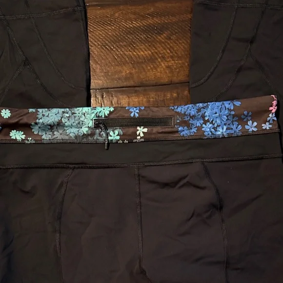 Lululemon sz 10 Black Leggings with Colorful Waistband - Picture 4 of 4